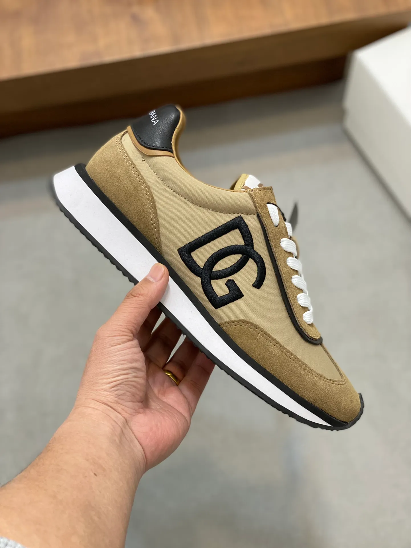 Men's Men's Shoes💰440【New Style】🐝🐝DG••New••Dolce&G*_dgDolce&G*_dgDolce & G*_dg 2024 Early Spring New Men's Lace-up Leather Casual Sports Shoes Made of imported suede cowhide spliced ​​with waterproof fabric, mixed and matched color design, a fashionable and energetic sports shoe that easily meets the needs of modern dressing and highlights the contemporary lifestyle style. The foot is fully lined with cowhide for greater comfort. The tongue and heel are decorated with logos. It is equipped with a rubber outsole. The heel and toe are wrapped to further protect our feet. It is a model worth buying! Size: 39-44 (customized at 38.45)